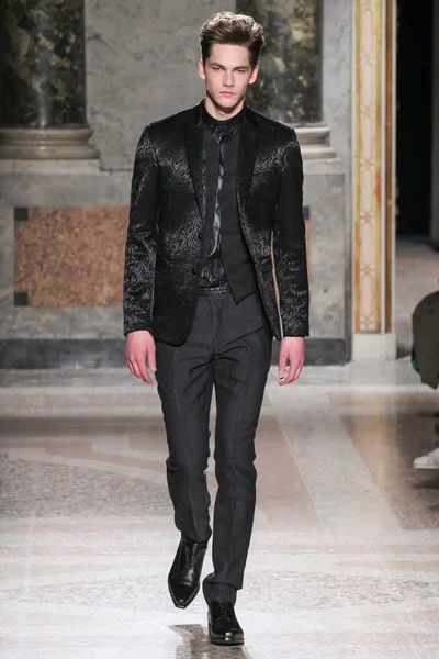 Look 38